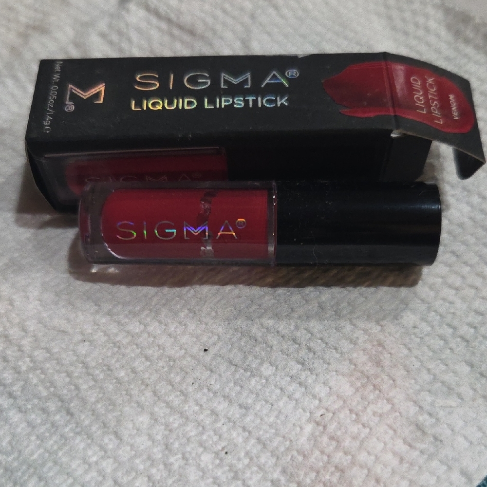 Sigma Beauty Liquid Lipstick - Vivid Red